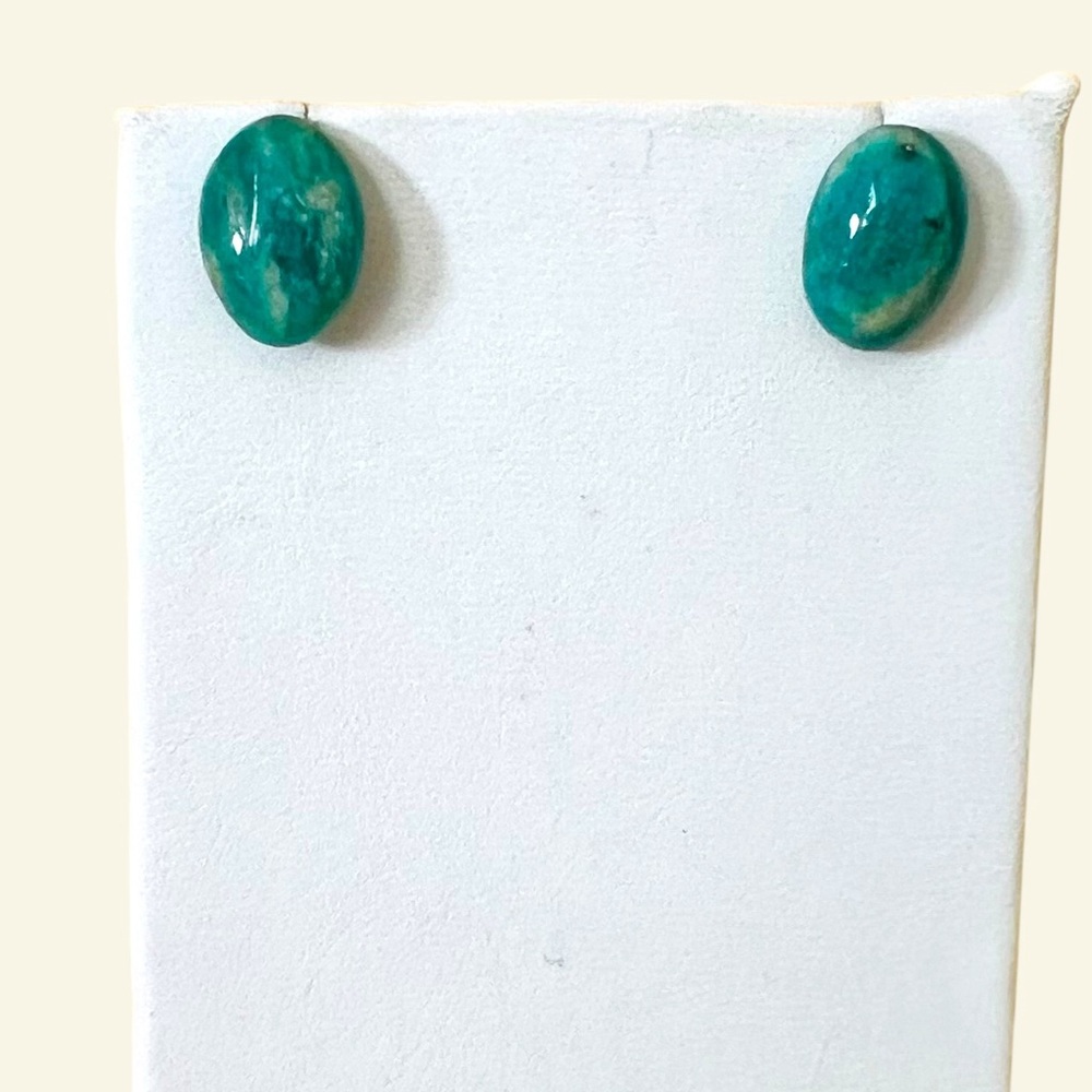 Elegant oval Green turquoise Stone Earrings gold tone post